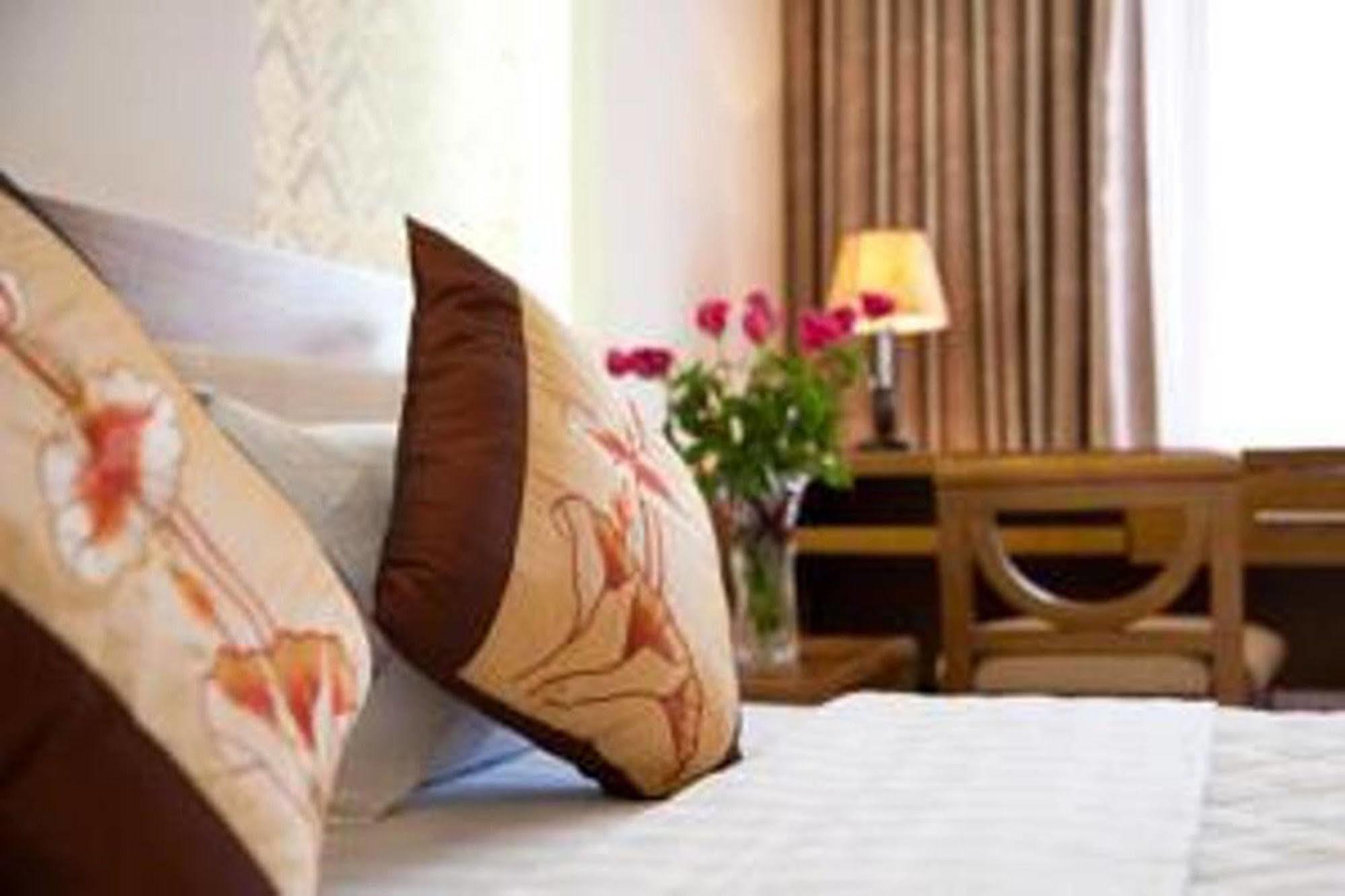Lam Bao Long Hotel Hue Exterior photo